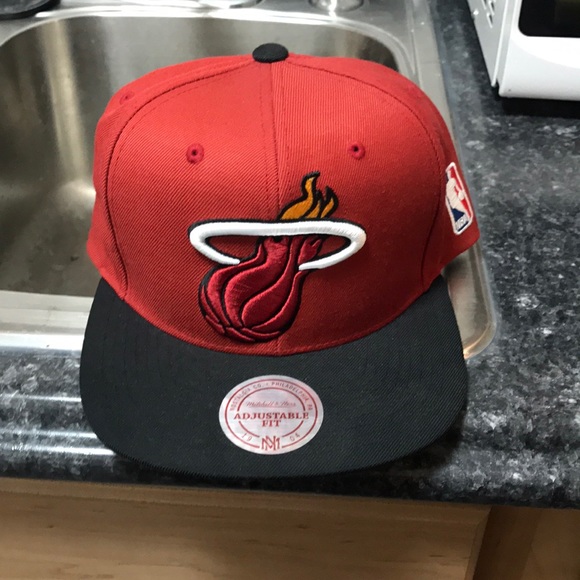 mitchell and ness miami heat hat